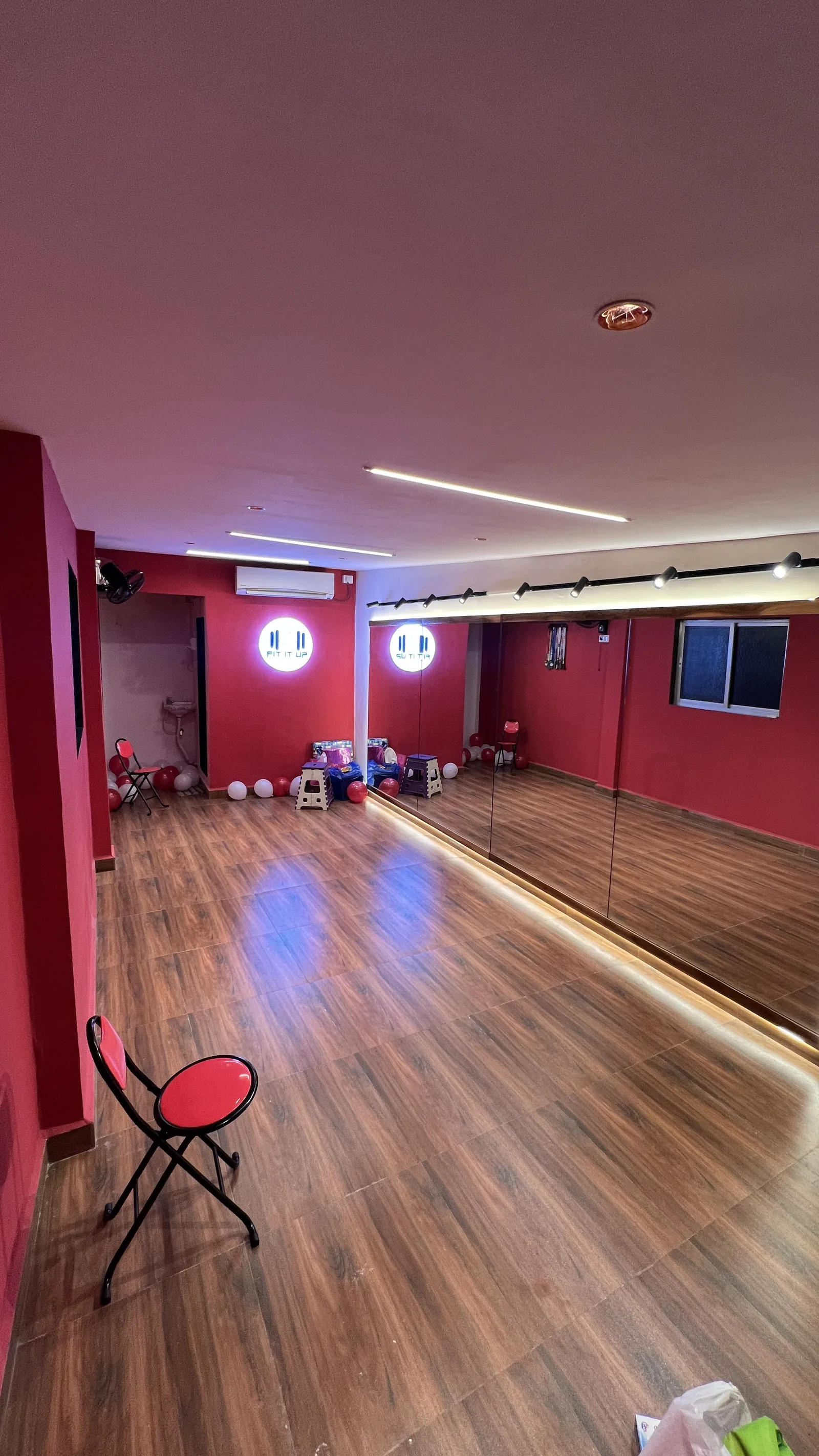 FitItUp Studio Facility - Dumbbells, Mirrors and Equipment